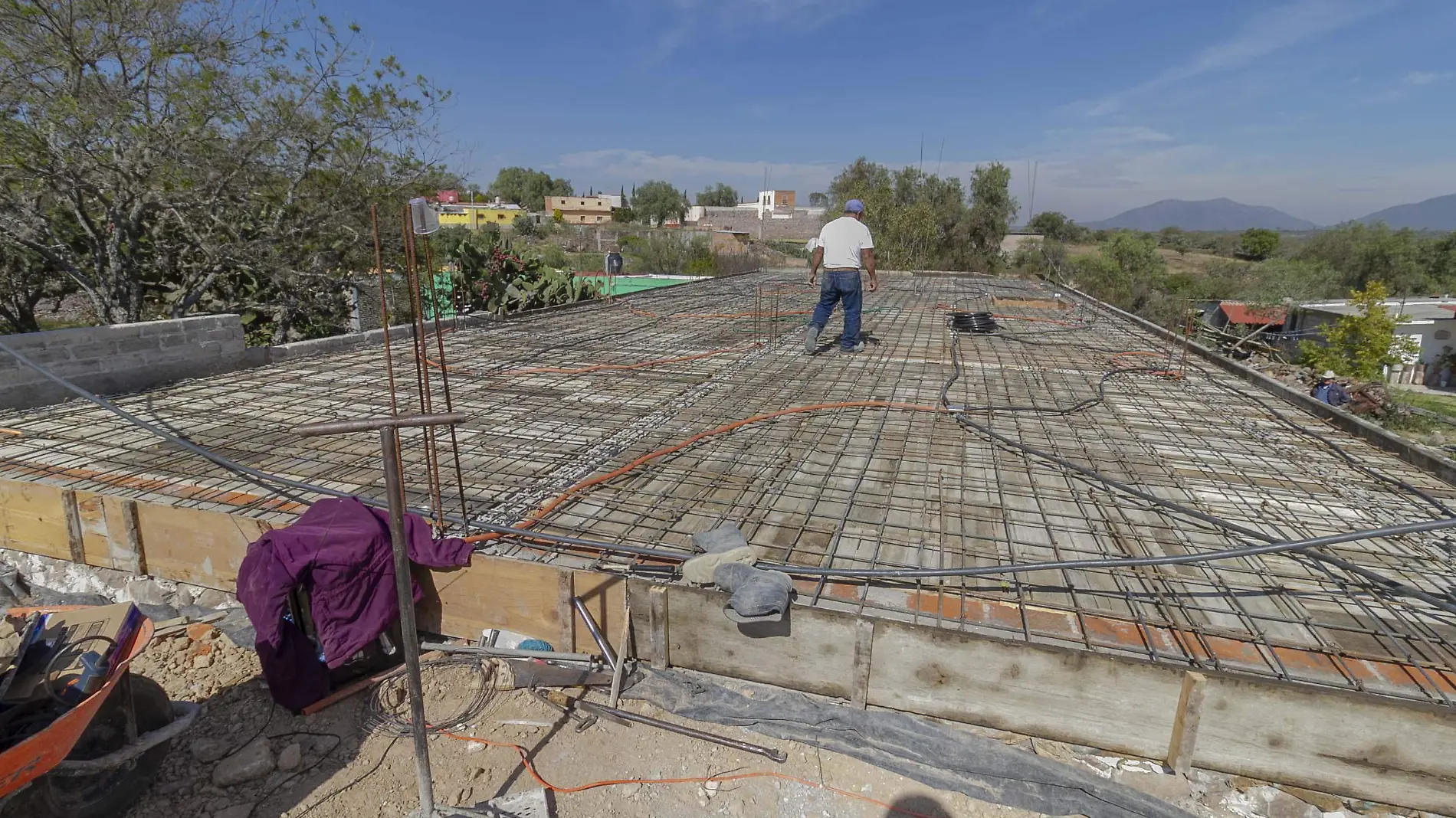 Al incluir a los arquitectos e ingenieros locales en la obra pública, la derrama económica se queda en San Juan del Río. Foto César Ortiz